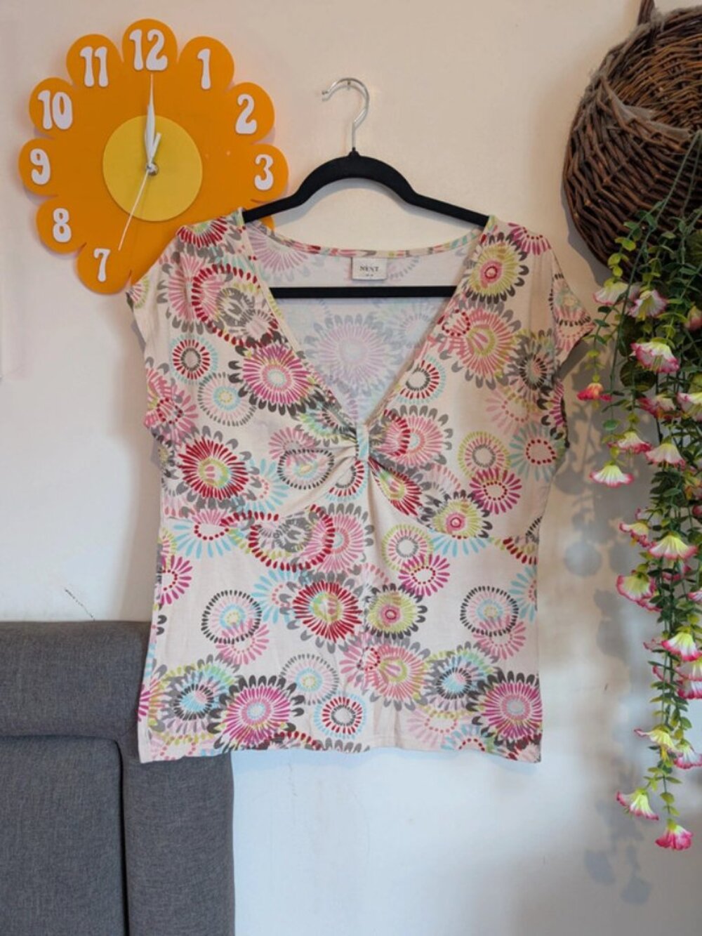 90s/Y2K cami plunge top/T-shirt floral retro pattern whimsy/croquette vibes